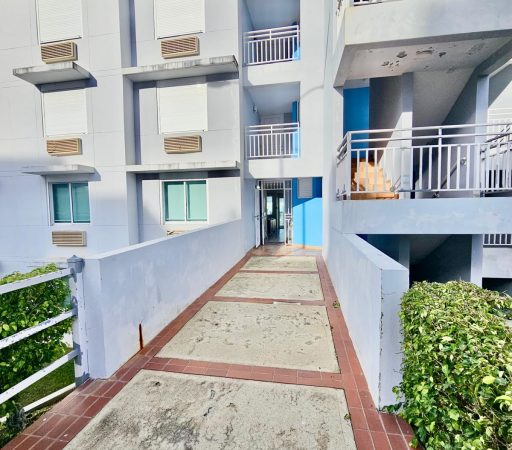 ¡Nuevo Precio! Hillside Village- Río Grande- No escaleras! (Venta)