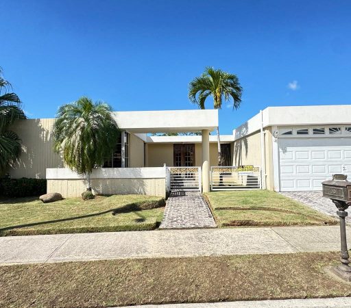 Ciudad Jardin III en Toa Alta- ¡Espaciosa, cómoda y cerca de todo! (Venta)